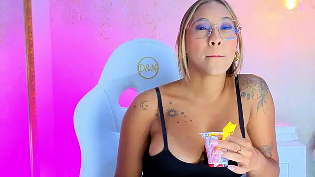 AlessiaLondon online show from 11-14-25, 02:54