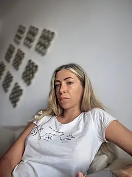 RaquelleDevon online show from 07-06-26, 10:23