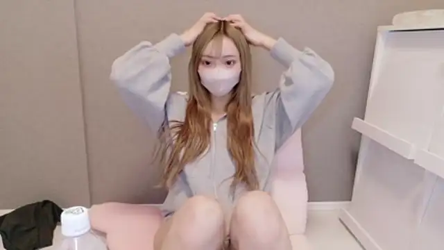 Snapshot of _chanMOMO_ chatting on 02-23-26, 03:20 chanMOMO online show from 02-23-26, 03:20