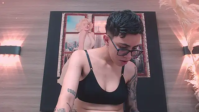 Snapshot of Cutie_Shy_ chatting on 12-16-25, 06:46 Cutie Shy online show from 12-16-25, 06:46