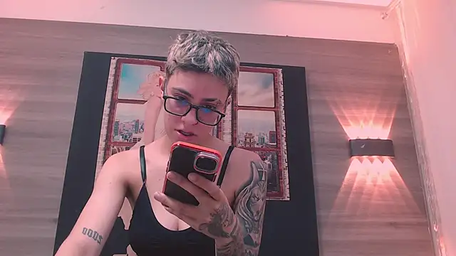 Snapshot of Cutie_Shy_ chatting on 12-22-25, 05:43 Cutie Shy online show from 12-22-25, 05:43