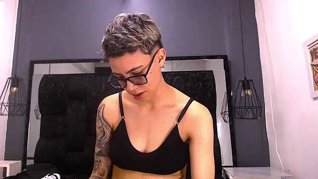 Snapshot of Cutie_Shy_ chatting on 01-10-26, 02:30 Cutie Shy online show from 01-10-26, 02:30