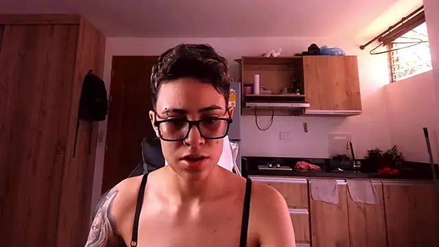 Snapshot of Cutie_Shy_ chatting on 03-09-26, 04:00 Cutie Shy online show from 03-09-26, 04:00