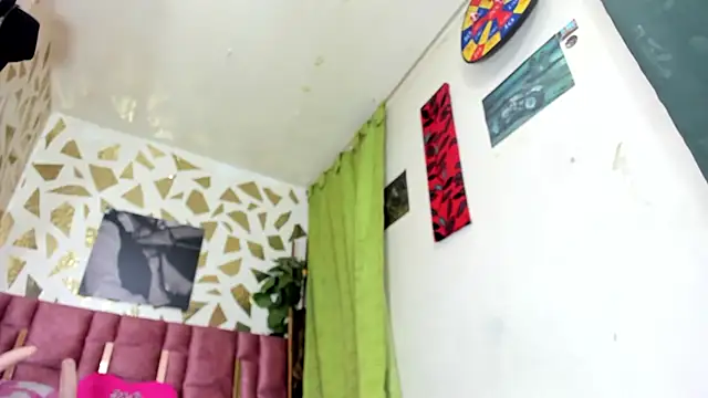 Kazsandraa online show from 12-19-25, 02:18