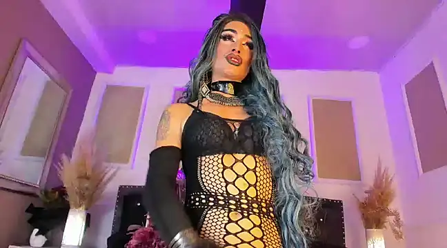 Snapshot of queen_satin chatting on 03-11-25, 07:04 queen satin online show from 03-11-25, 07:04