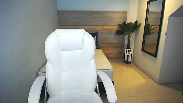 Snapshot of liseth_fox chatting on 12-28-24, 12:13 liseth fox online show from 12-28-24, 12:13