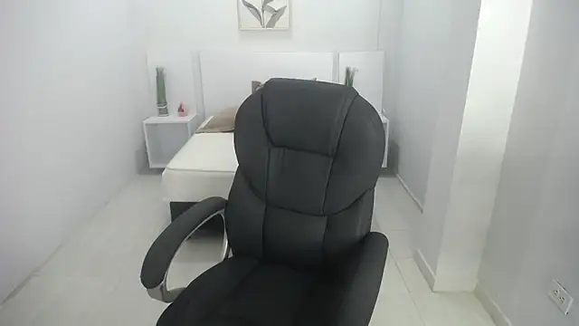 Snapshot of liseth_fox chatting on 01-23-25, 12:30 liseth fox online show from 01-23-25, 12:30