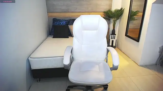 Snapshot of liseth_fox chatting on 02-18-25, 07:30 liseth fox online show from 02-18-25, 07:30