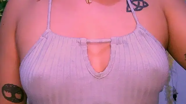 Snapshot of Crysrus chatting on 02-01-26, 01:15 Crysrus online show from 02-01-26, 01:15