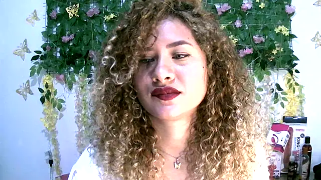 Snapshot of Crysrus chatting on 02-22-26, 07:45 Crysrus online show from 02-22-26, 07:45