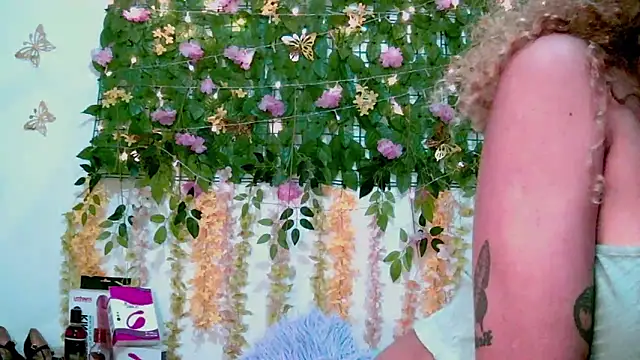 Snapshot of Crysrus chatting on 03-01-26, 07:38 Crysrus online show from 03-01-26, 07:38