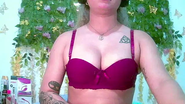 Snapshot of Crysrus chatting on 05-30-26, 01:46 Crysrus online show from 05-30-26, 01:46