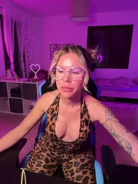 Snapshot of Lara_Bergmann chatting on 01-27-25, 05:37 Lara Bergmann online show from 01-27-25, 05:37