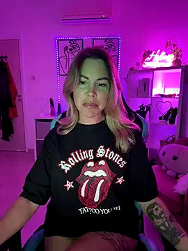 Snapshot of Lara_Bergmann chatting on 11-27-25, 03:03 Lara Bergmann online show from 11-27-25, 03:03