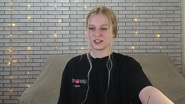 Snapshot of EmiliaDuchess chatting on 12-10-24, 11:54 EmiliaDuchess online show from 12-10-24, 11:54