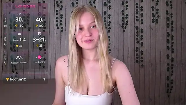 Snapshot of EmiliaDuchess chatting on 12-19-25, 02:57 EmiliaDuchess online show from 12-19-25, 02:57