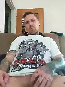 Snapshot of Schabernack1990 chatting on 12-28-24, 01:28 Schabernack1990 online show from 12-28-24, 01:28