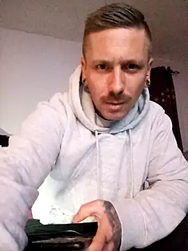 Snapshot of Schabernack1990 chatting on 10-15-25, 04:01 Schabernack1990 online show from 10-15-25, 04:01