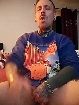 Snapshot of Schabernack1990 chatting on 10-17-25, 03:53 Schabernack1990 online show from 10-17-25, 03:53