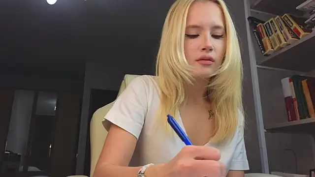 Marietta Castro online show from 04-30-26, 04:02