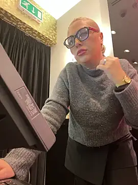 Snapshot of Arabellalee23 chatting on 02-10-25, 11:46 Arabellalee23 online show from 02-10-25, 11:46