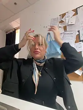 Snapshot of Arabellalee23 chatting on 03-15-25, 08:43 Arabellalee23 online show from 03-15-25, 08:43