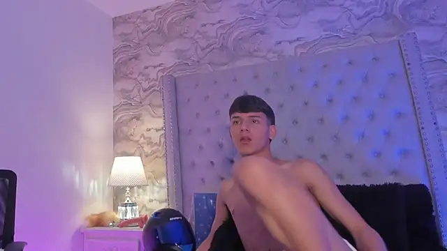 Snapshot of Kev_jenner chatting on 12-27-24, 10:37 Kev jenner online show from 12-27-24, 10:37