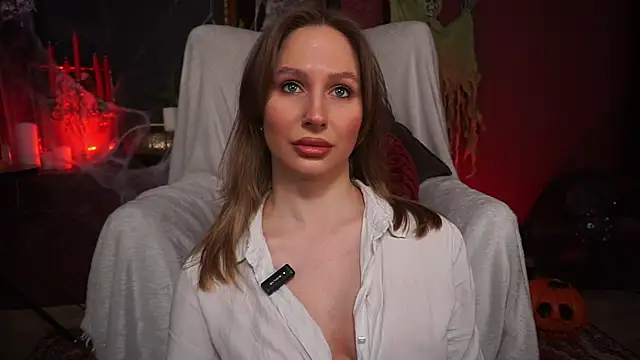 Snapshot of AnnLevine chatting on 10-30-25, 01:56 AnnLevine online show from 10-30-25, 01:56