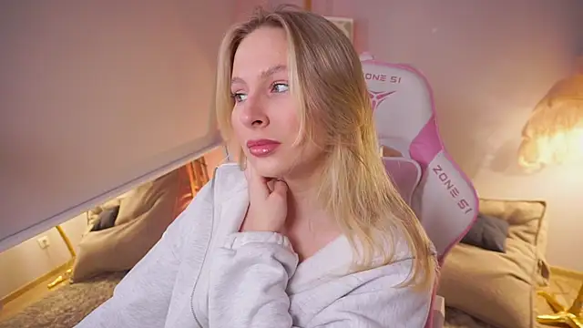 Snapshot of AnnLevine chatting on 01-11-26, 08:41 AnnLevine online show from 01-11-26, 08:41