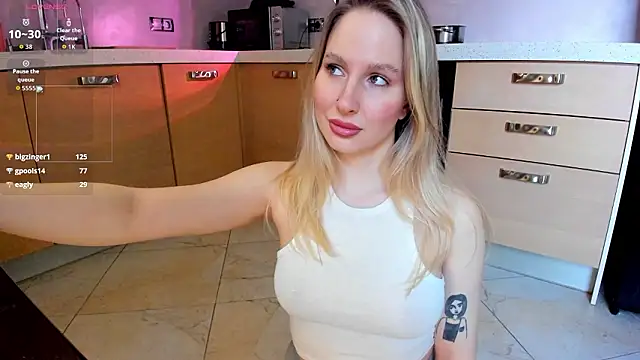 Snapshot of AnnLevine chatting on 03-11-26, 01:39 AnnLevine online show from 03-11-26, 01:39