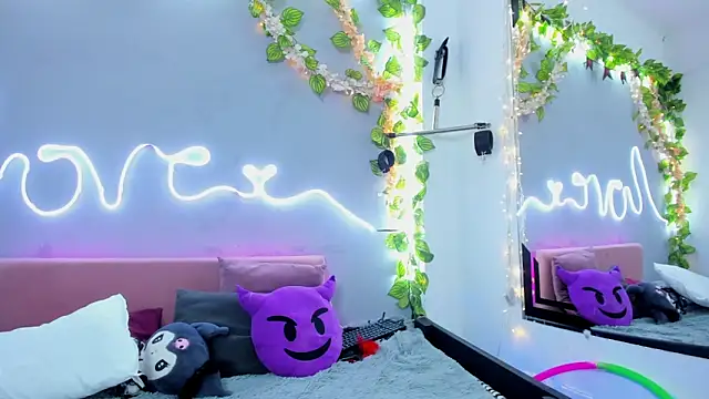 YouliteSllut2 online show from 03-11-25, 07:04