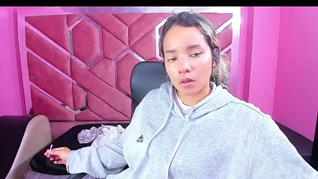 Snapshot of Olivia_Fox69 chatting on 02-11-25, 03:40 Olivia Fox69 online show from 02-11-25, 03:40