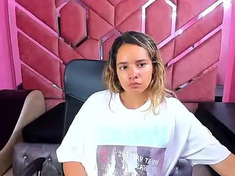 Snapshot of Olivia_Fox69 chatting on 03-01-25, 02:26 Olivia Fox69 online show from 03-01-25, 02:26