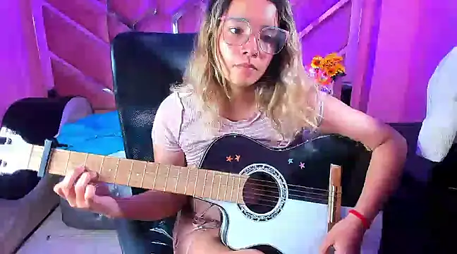 Snapshot of Olivia_Fox69 chatting on 03-08-25, 10:00 Olivia Fox69 online show from 03-08-25, 10:00