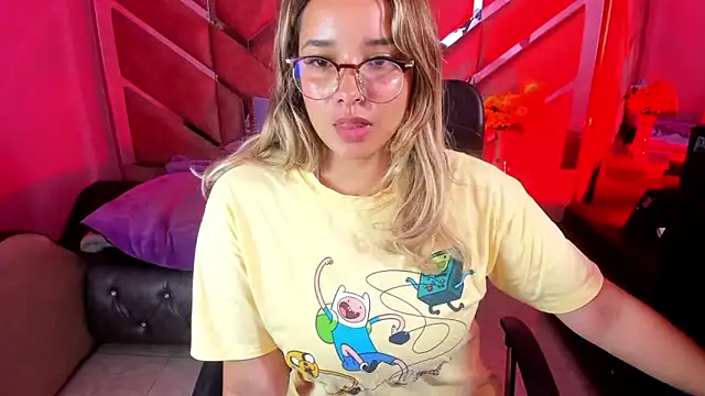 Snapshot of Olivia_Fox69 chatting on 09-19-25, 02:35 Olivia Fox69 online show from 09-19-25, 02:35