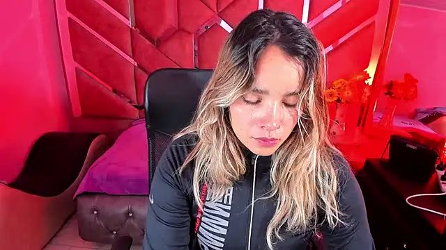 Snapshot of Olivia_Fox69 chatting on 11-07-25, 02:22 Olivia Fox69 online show from 11-07-25, 02:22