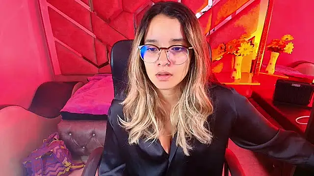 Snapshot of Olivia_Fox69 chatting on 11-11-25, 03:17 Olivia Fox69 online show from 11-11-25, 03:17