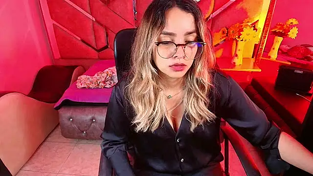 Snapshot of Olivia_Fox69 chatting on 11-12-25, 03:18 Olivia Fox69 online show from 11-12-25, 03:18