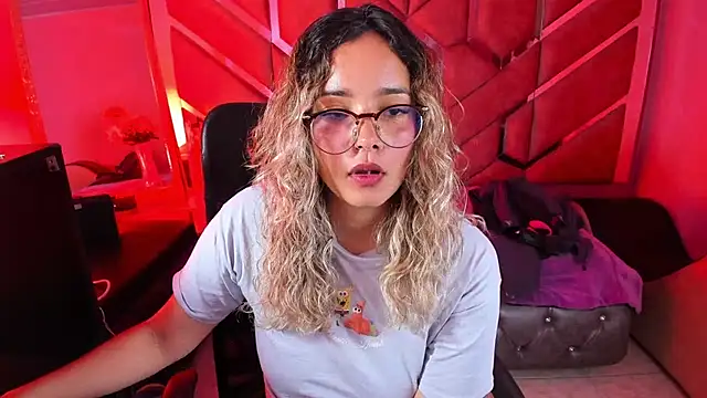 Snapshot of Olivia_Fox69 chatting on 11-15-25, 04:10 Olivia Fox69 online show from 11-15-25, 04:10