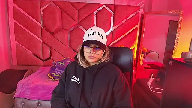 Snapshot of Olivia_Fox69 chatting on 12-14-25, 02:28 Olivia Fox69 online show from 12-14-25, 02:28