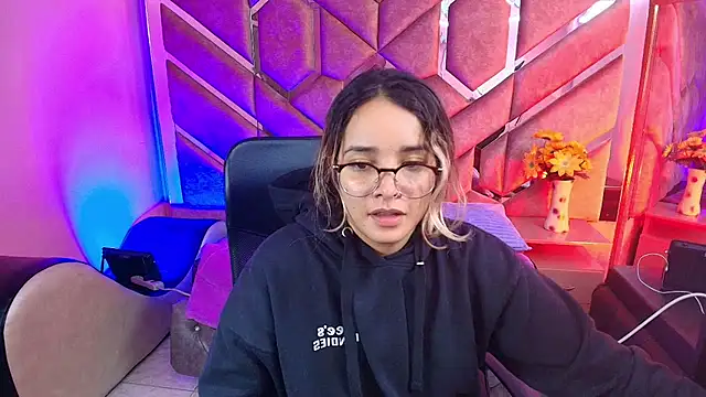 Snapshot of Olivia_Fox69 chatting on 12-16-25, 03:55 Olivia Fox69 online show from 12-16-25, 03:55