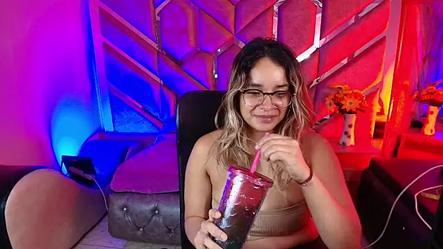 Snapshot of Olivia_Fox69 chatting on 12-18-25, 03:56 Olivia Fox69 online show from 12-18-25, 03:56