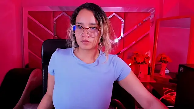 Snapshot of Olivia_Fox69 chatting on 02-06-26, 04:50 Olivia Fox69 online show from 02-06-26, 04:50