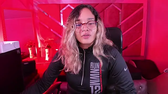 Snapshot of Olivia_Fox69 chatting on 02-10-26, 03:32 Olivia Fox69 online show from 02-10-26, 03:32