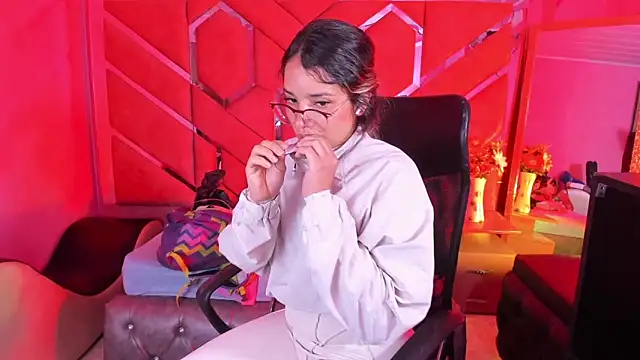 Snapshot of Olivia_Fox69 chatting on 03-13-26, 03:46 Olivia Fox69 online show from 03-13-26, 03:46