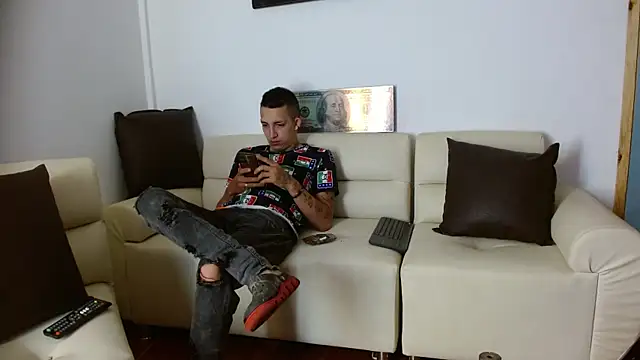 Snapshot of parejacaliente20154 chatting on 03-06-25, 02:08 parejacaliente20154 online show from 03-06-25, 02:08