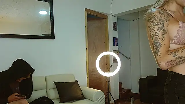 Snapshot of parejacaliente20154 chatting on 03-12-25, 12:04 parejacaliente20154 online show from 03-12-25, 12:04