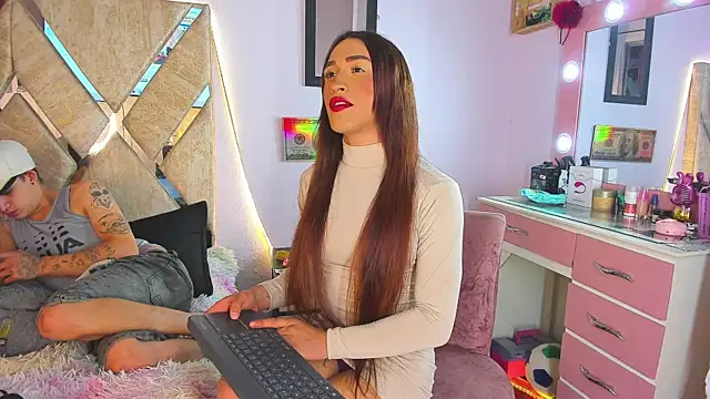 Snapshot of parejacaliente20154 chatting on 11-05-25, 12:32 parejacaliente20154 online show from 11-05-25, 12:32