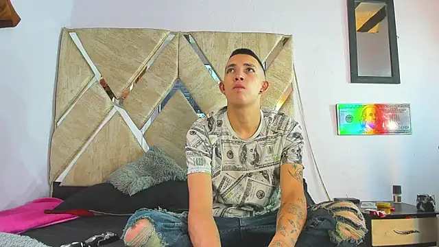 Snapshot of parejacaliente20154 chatting on 11-08-25, 01:33 parejacaliente20154 online show from 11-08-25, 01:33