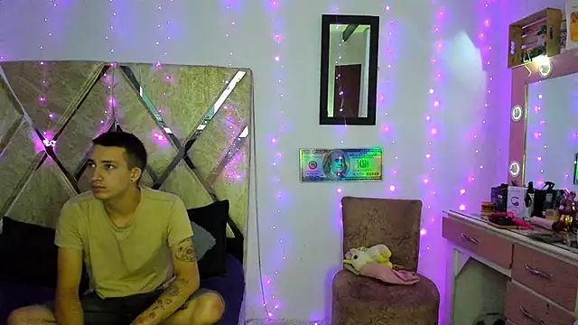 Snapshot of parejacaliente20154 chatting on 12-01-25, 09:03 parejacaliente20154 online show from 12-01-25, 09:03